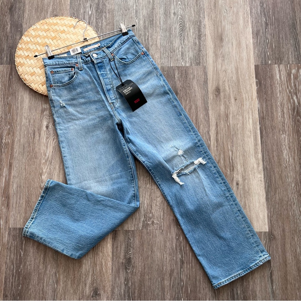NWT Levi’s rib cage straight jeans button fly